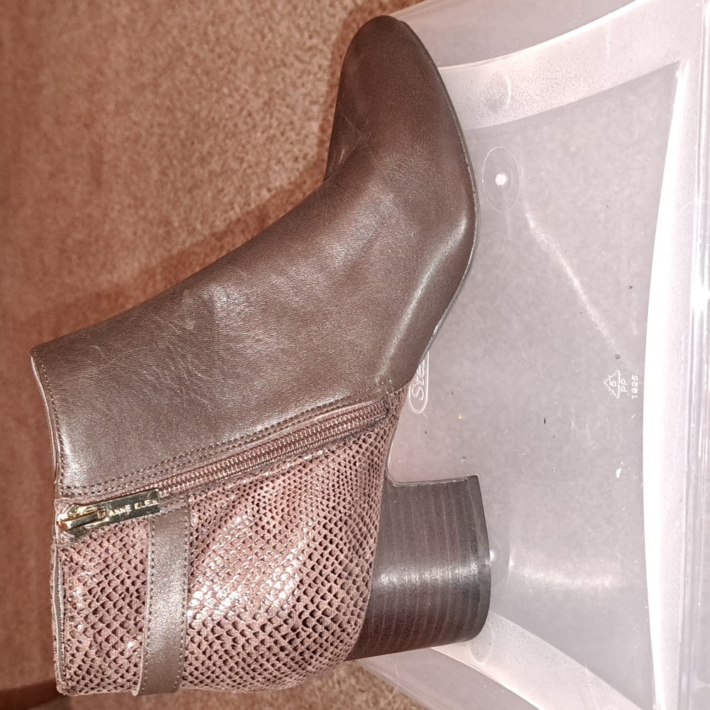 Anne Klein, size 9m, brown heeled boots - Picture 5 of 8